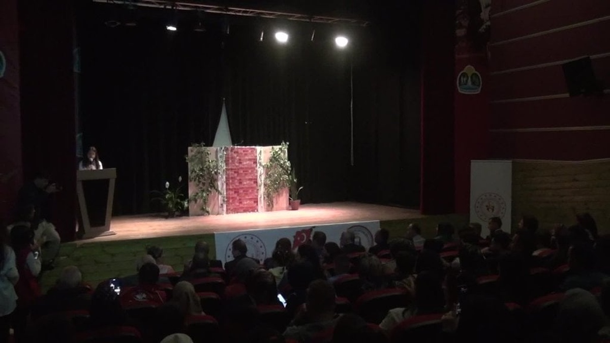 Sinop'ta liseliler 'Romeo ve Juliet'i İngilizce sahneledi