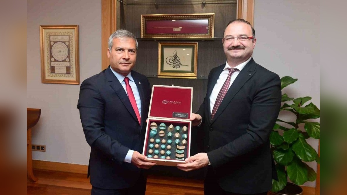 Rektör Hacımüftüoğlu'ndan Rektör Adıgüzel'e hayırlı olsun ziyareti