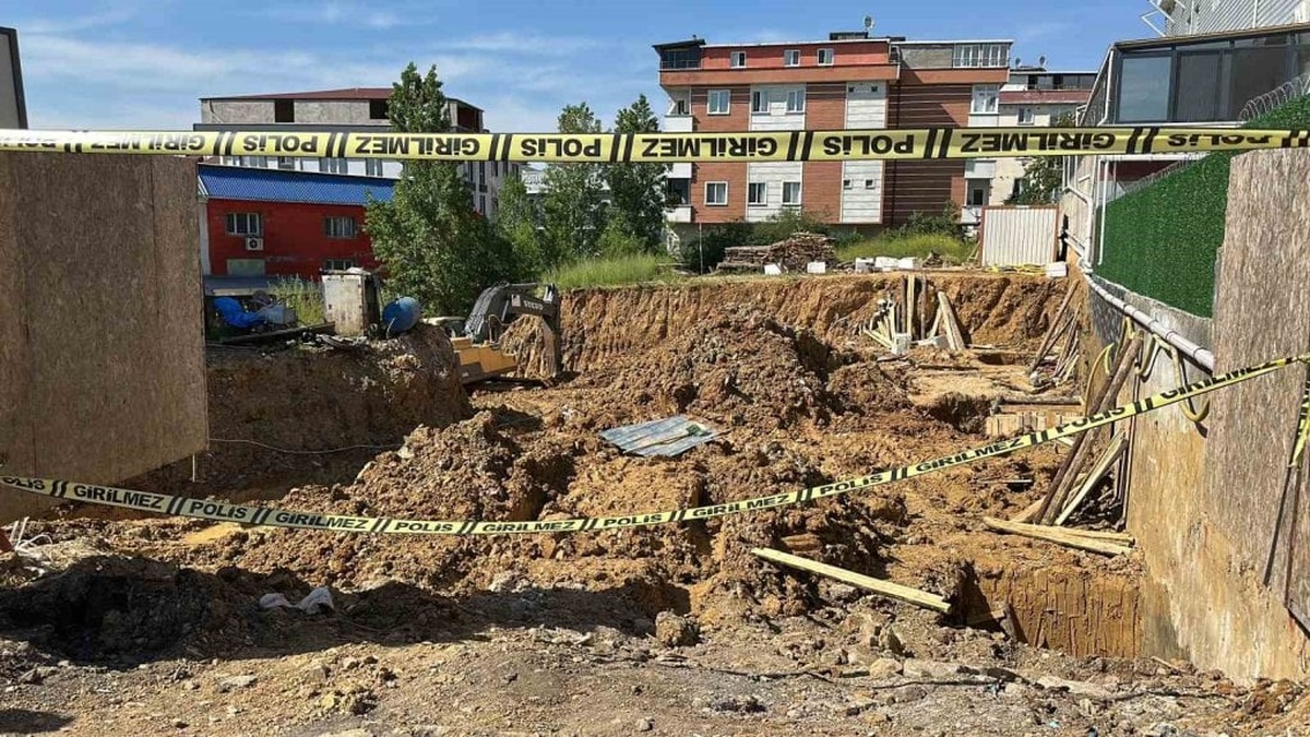 Sancaktepe'de inşaat alanında toprak kayması: 3 işçi kurtarıldı