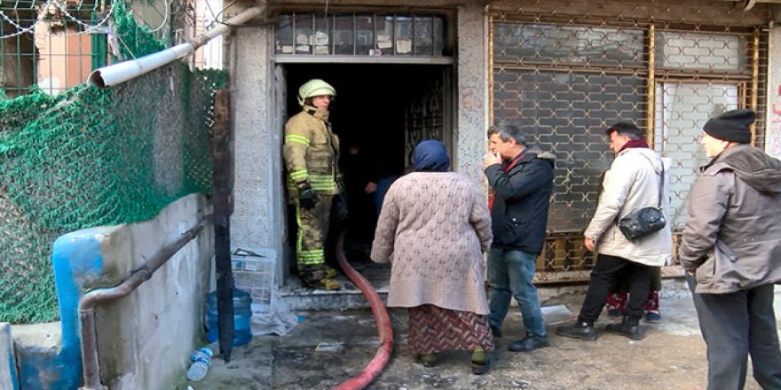 Esenyurt'ta 4 katlı binada yangın