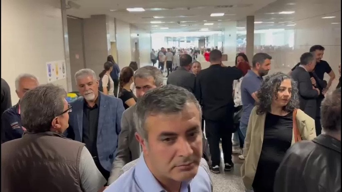 İstanbul'da 10 belediye mensubunun yargılanmasına başlandı