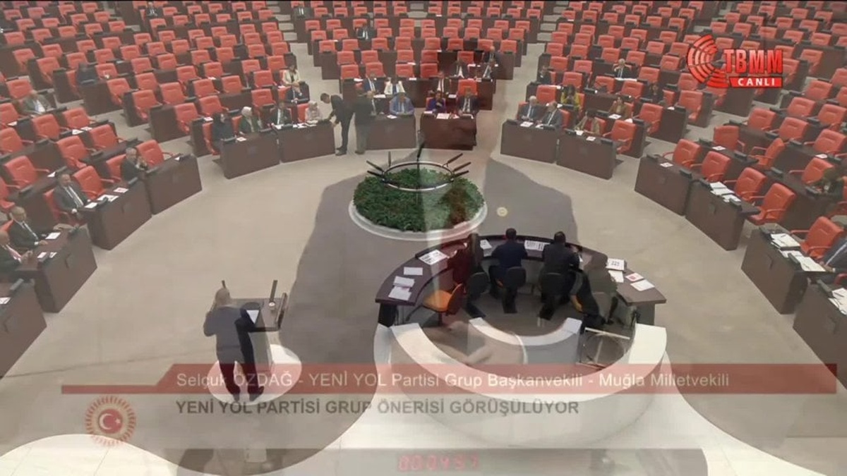 Çakırözer'den dış politika eleştirisi: KKTC neden yok?