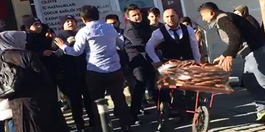 Zabıtaya kızdı; tüm simitleri satın aldı