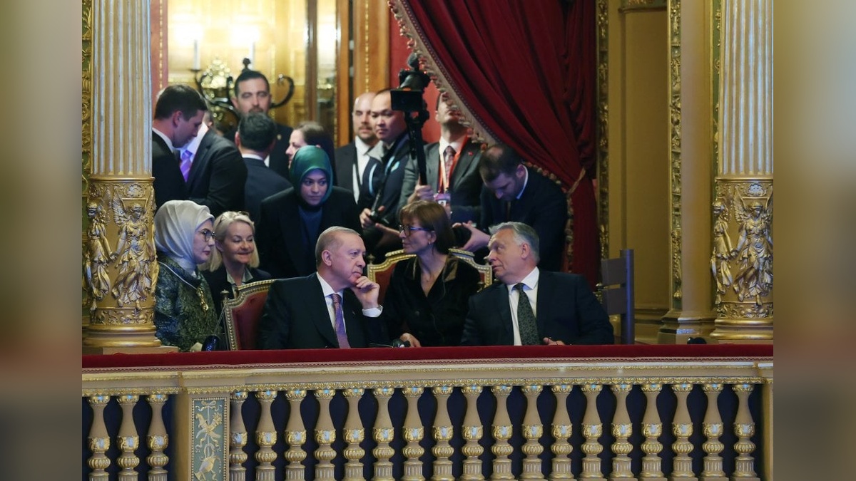 Cumhurbaşkanı Erdoğan, Macaristan'da kültürel programa katıldı