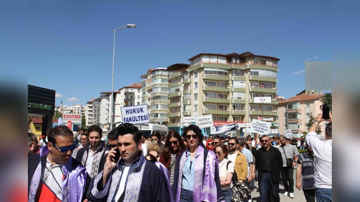 ÇAKÜFEST 2025 kortej yürüyüşü coşkuyla gerçekleştirildi