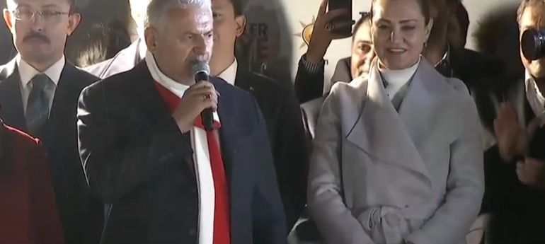 Başbakan'dan balkon konuşması