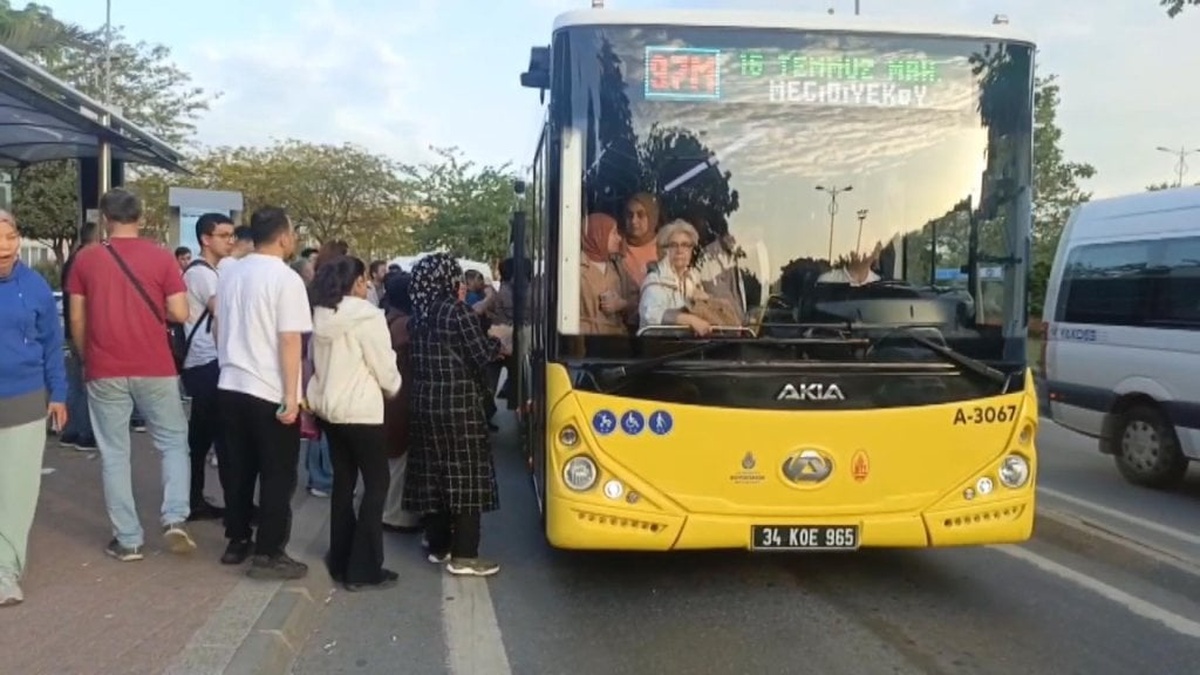 İstanbul'da özel halk otobüsleri kontak kapattı: İBB'den 6 milyar lira alacaklarını tahsil edemediler