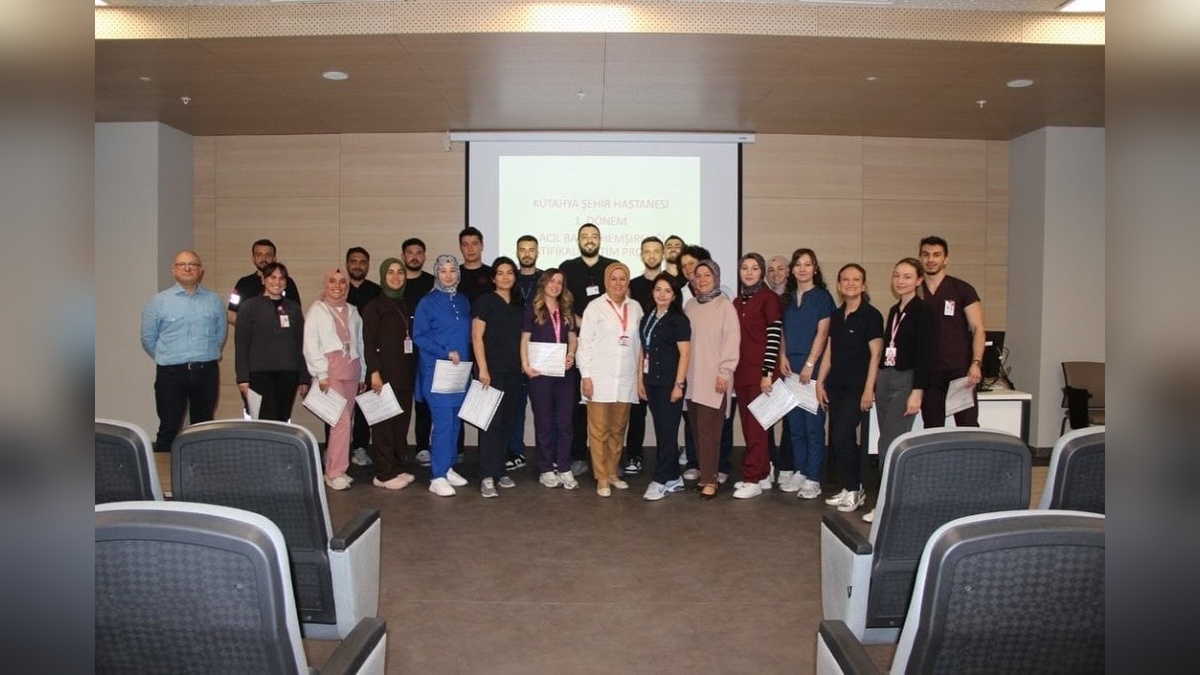 Kütahya Şehir Hastanesi'nde acil bakım hemşireliği eğitim programı tamamlandı