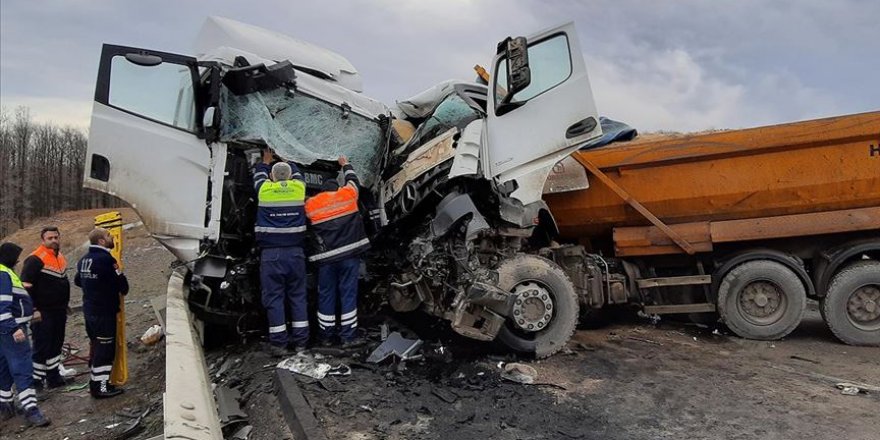 Şile'de hafriyat kamyonu ile tanker çarpıştı