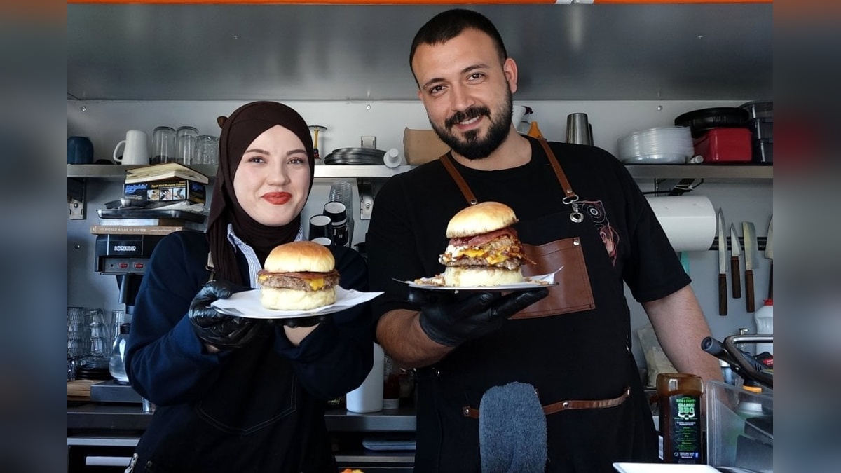 Trabzon'da doktor Ekrem Akıncı, stetoskopu bırakıp hamburgerci önlüğü giydi