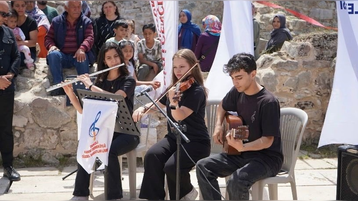 Çardak Bilim, Kültür ve Sanat Şenliği coşkuyla başladı