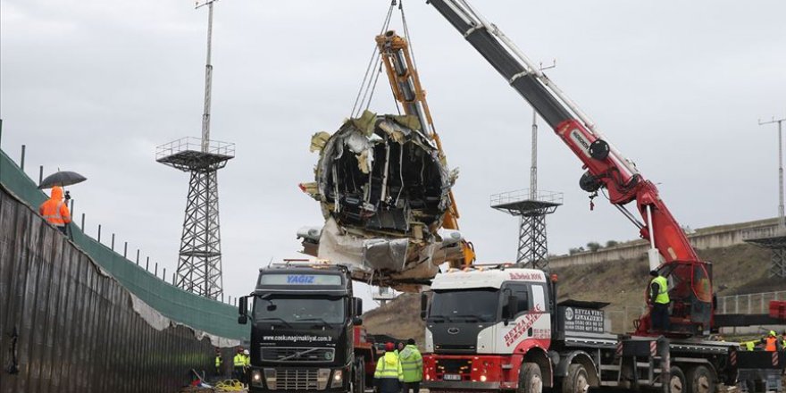 Pistten çıkan uçağın enkaz kaldırma çalışmaları tamamlandı