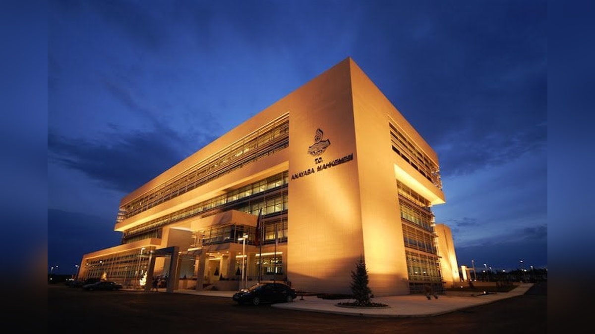 Anayasa Mahkemesi'nden avukatlık kanunu'na iptal