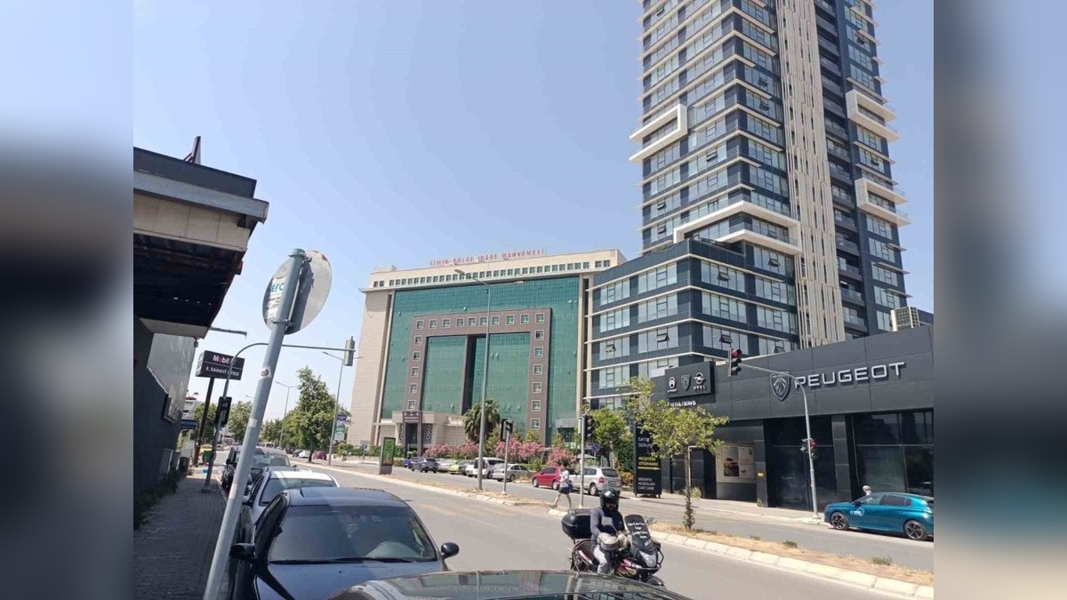 İzmir Adliyesi'nde rüşvet operasyonu: İcra Müdür Yardımcısı ve katip suçüstü yakalandı