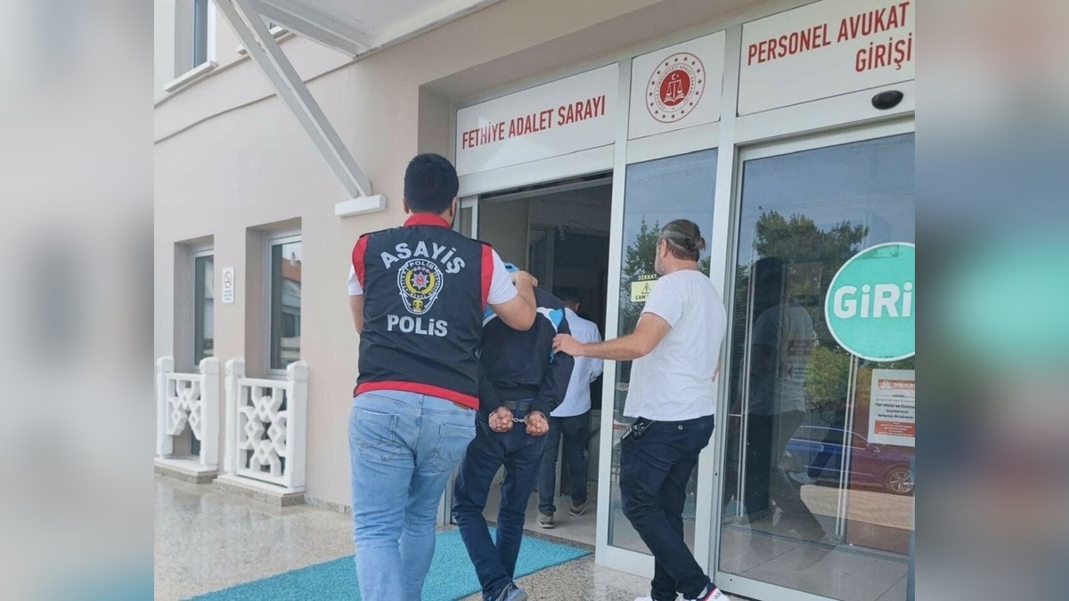 Fethiye'de AK Parti binasına saldırı: Şüpheli tutuklandı
