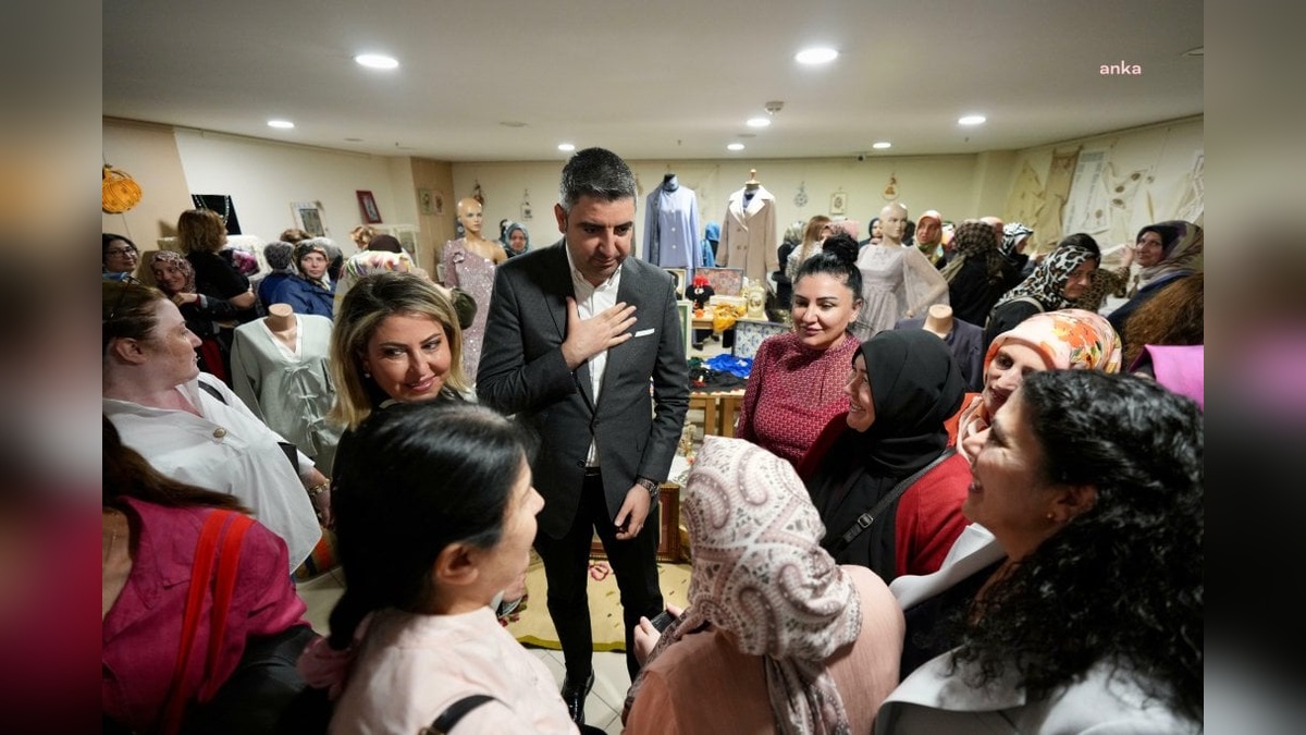 Kartal Belediyesi'nde kadınların el emeği ürünleri sergilendi