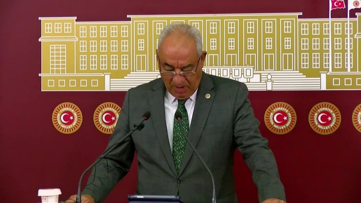 DSP Genel Başkanı Aksakal: Terör örgütünün silahlarıyla teslim olması gerekir