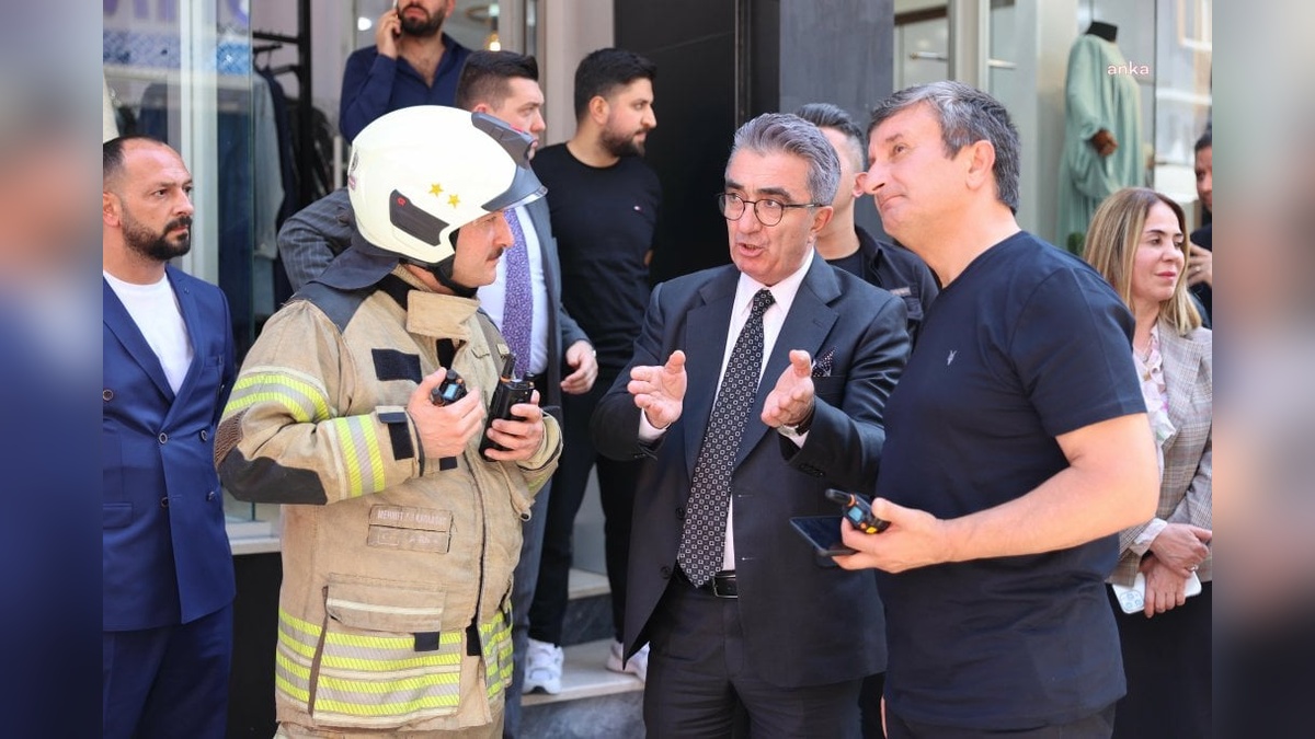 Bayrampaşa'da çatıda çıkan yangın kontrol altına alındı