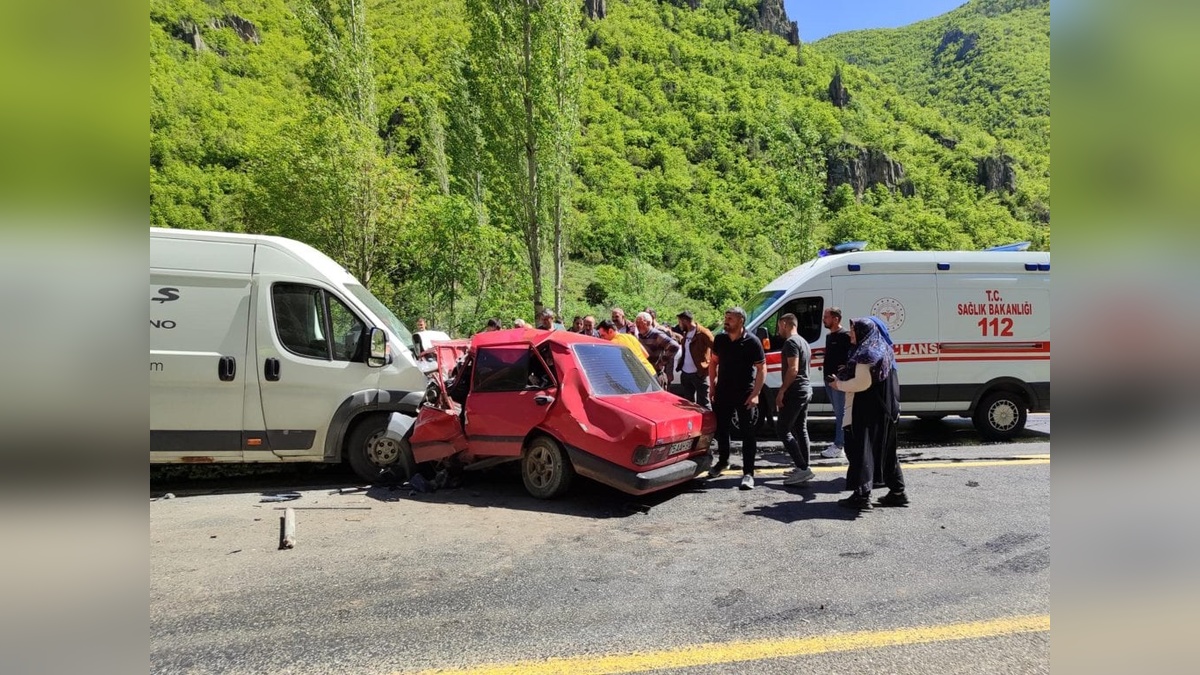 Erzurum'da trafik kazası: İki kişi hayatını kaybetti