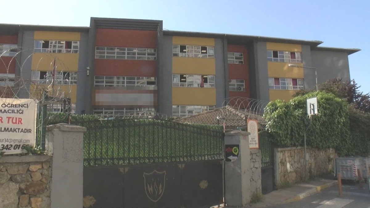 Sultanbeyli'de lise öğrencisi arkadaşını bıçakla yaraladı