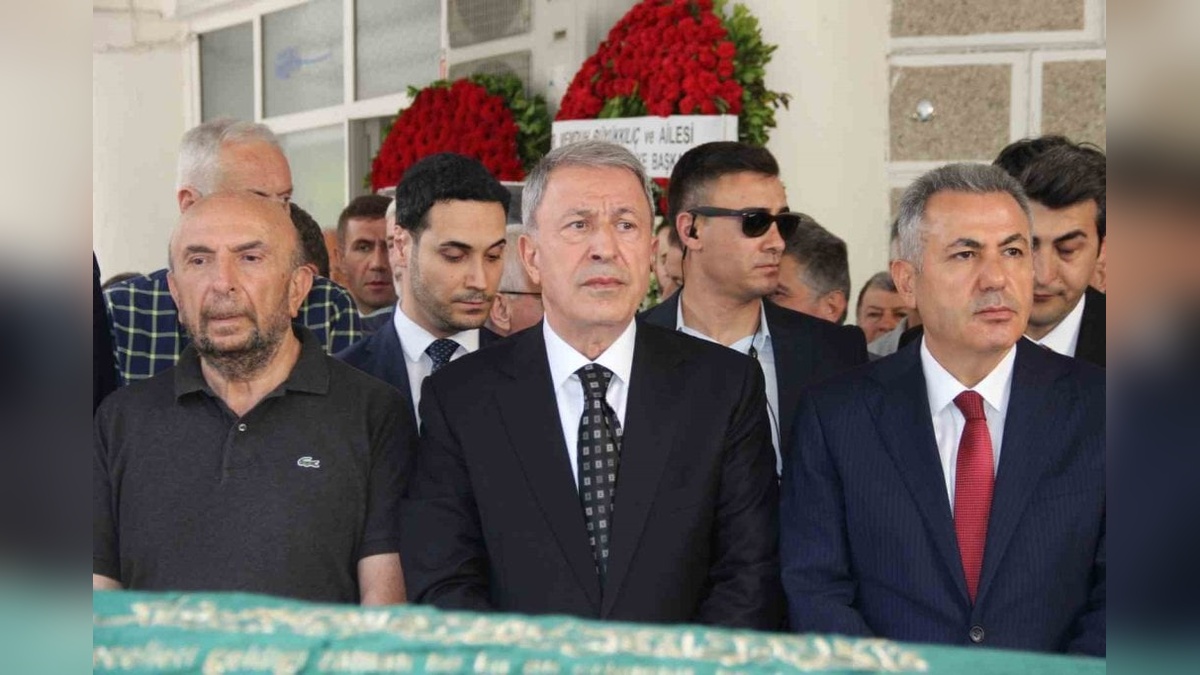 Hulusi Akar'ın kayınvalidesi İzmir'de son yolculuğuna uğurlandı