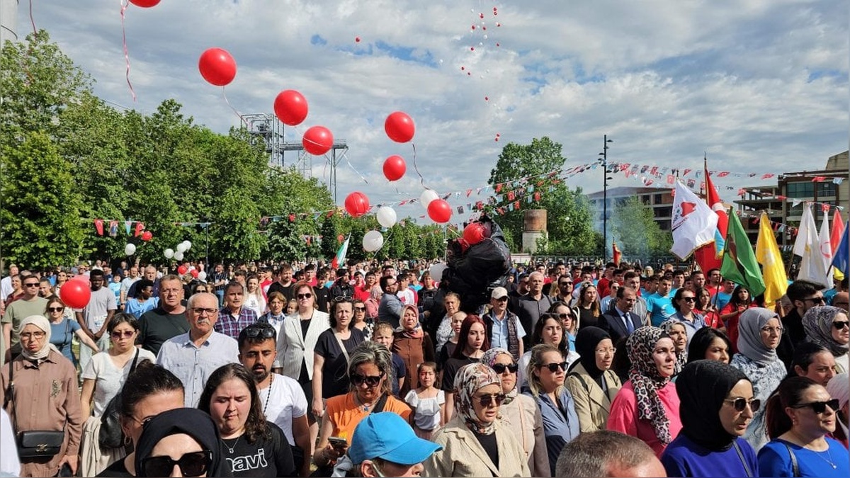 Kırklareli'de baharın habercisi Kakava ateşi yakıldı