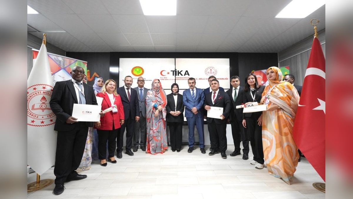 Bakan Tekin, Moritanya'da Türkiye Maarif Okulları kampüsünü ziyaret etti