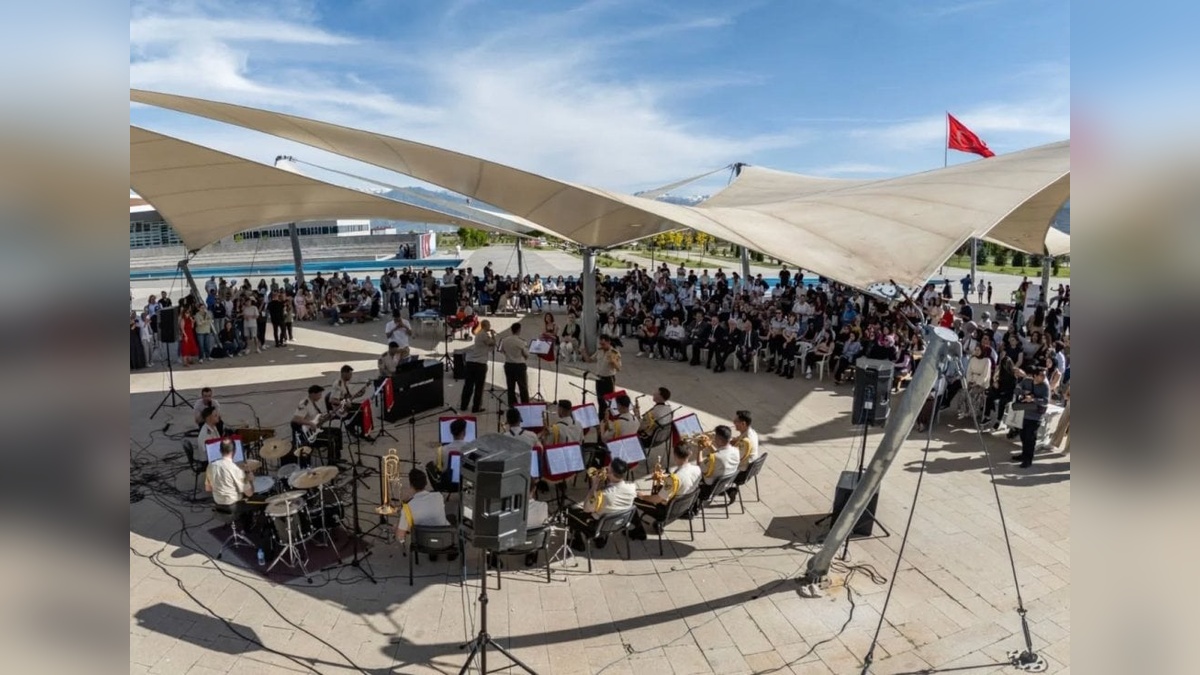 EBYÜ Bahar Şenlikleri'nde 3. Ordu Komutanlığı Bando Takımı konser verdi