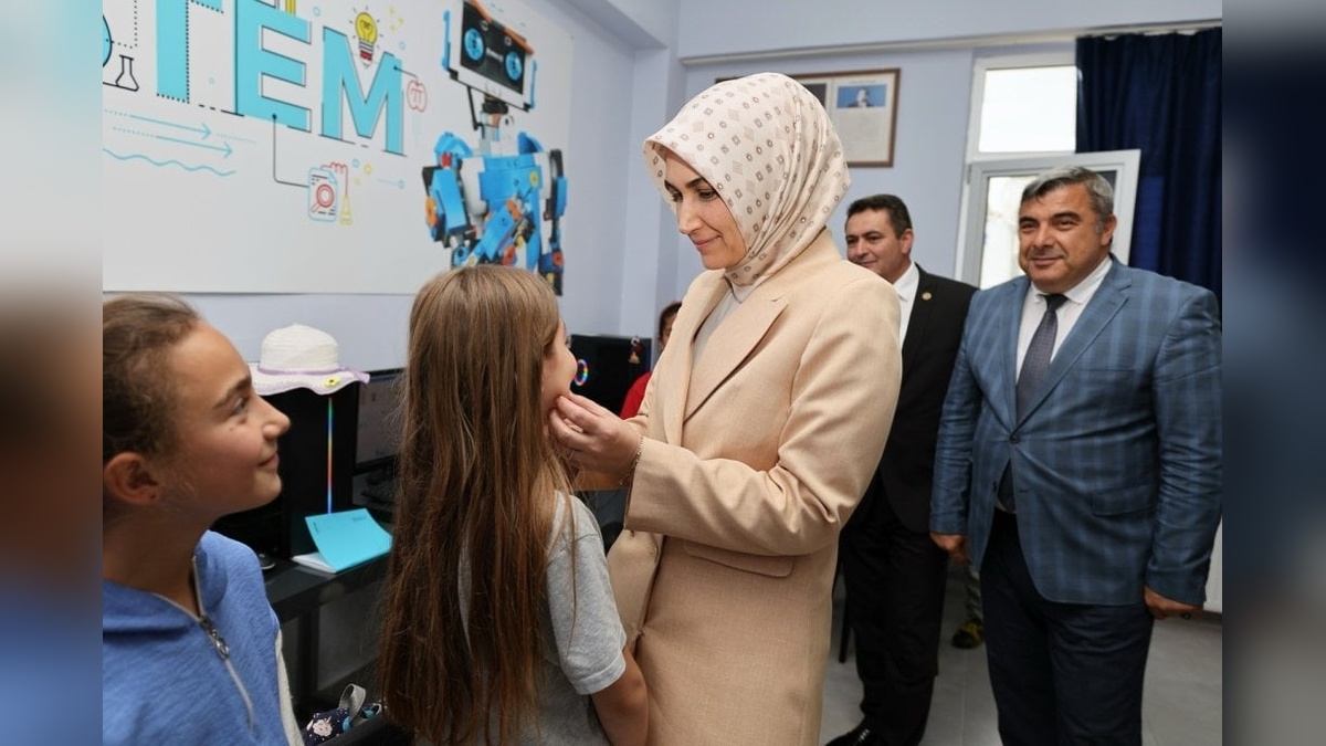 Vali Yiğitbaşı, Kod Afyon Kodlama ve Sanat Atölyesi'ni ziyaret etti