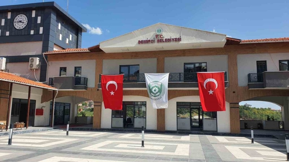 Demirci Belediyesi çalışanlarına 65 bin 500 TL promosyon