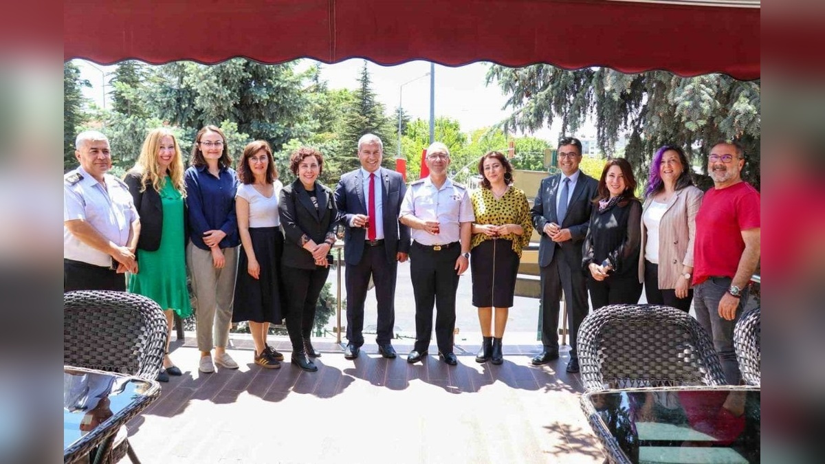 Eskişehir İl Jandarma Komutanlığı'na plaket takdim edildi