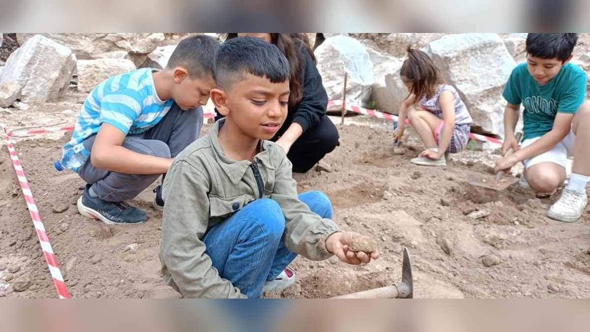 Bandırma'da çocuklar Kyzikos Antik Kenti'nde arkeolojik kazı deneyimi yaşadı
