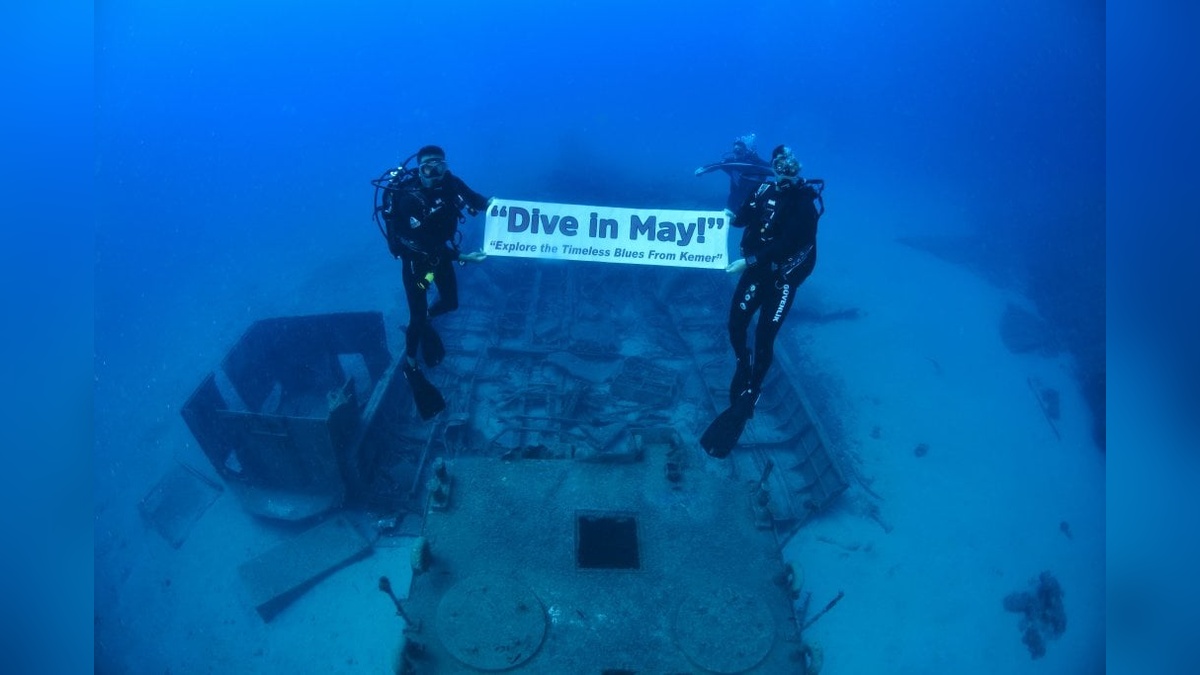 Kemer'de batık sahil güvenlik botuna anı dalışı