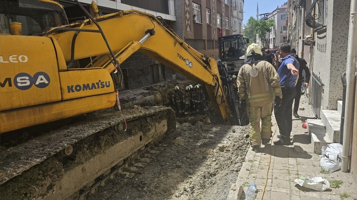 Bayrampaşa'da İSKİ çalışması sırasında çökme: 1 işçi göçük altında