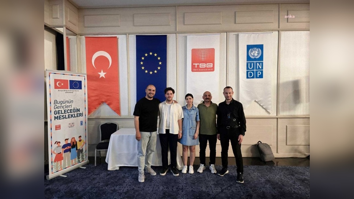 Menteşe Belediyesi Dijital Gençlik Merkezi eğitmenleri İzmir’de eğitim aldı