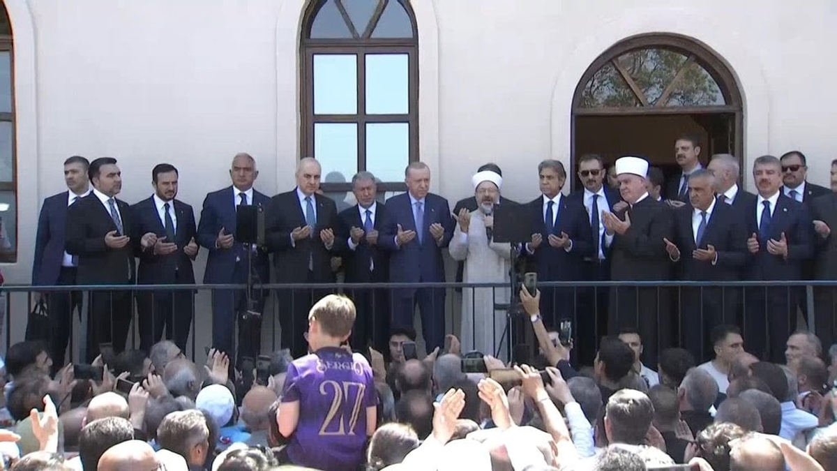 Cumhurbaşkanı Erdoğan: Gümrükçü İshak Ağa Camisi'nin açılışını gerçekleştirdi