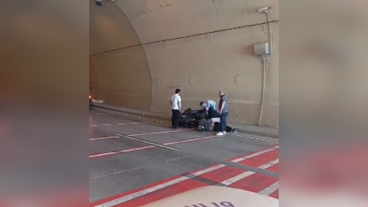 Kasımpaşa-Hasköy Tüneli'nde ters yöne giren cip, motosiklete çarptı: Motosiklet sürücüsü yaralandı