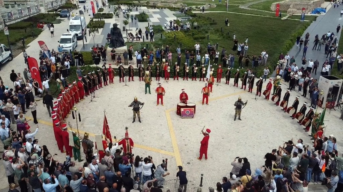 Edirne'de İstanbul'un Fethi'nin 572. yıl dönümü kutlamaları başladı
