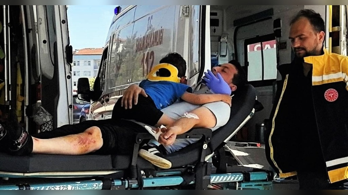 İnegöl'de trafik kazası: Baba ve 2 çocuğu yaralandı