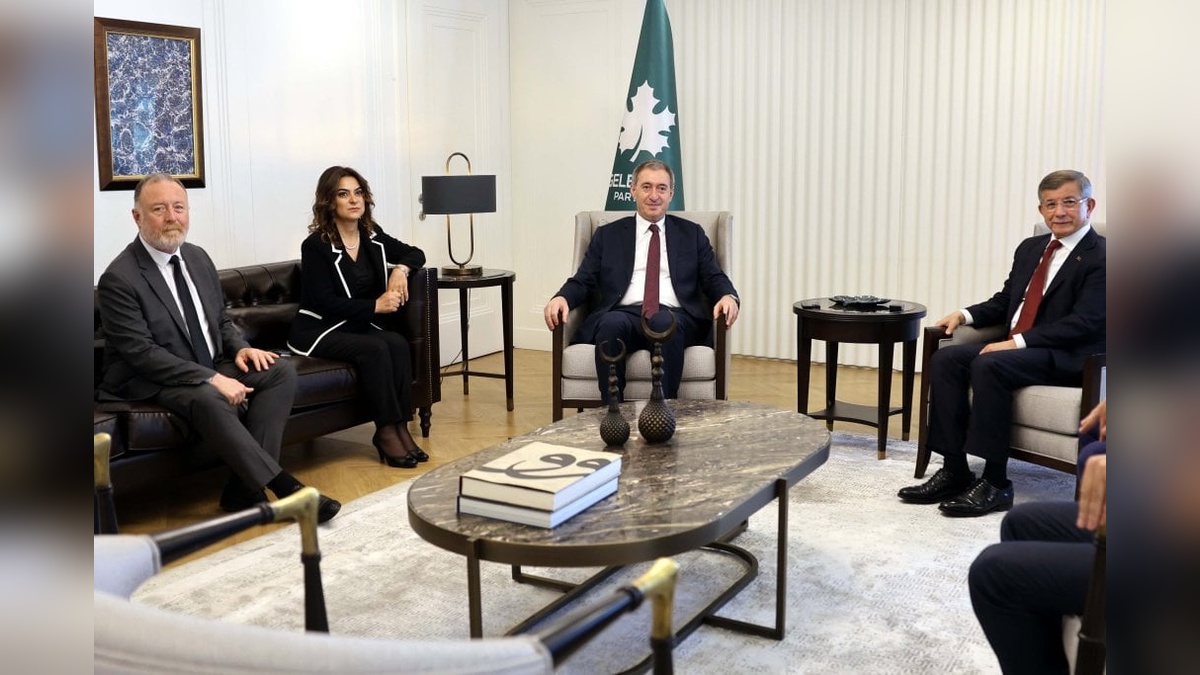 DEM Parti heyeti, Gelecek Partisi Genel Başkanı Davutoğlu'nu ziyaret etti