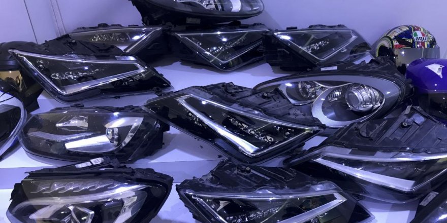 Araç farlarını 1 dakikada söken hırsızlık zanlıları yakalandı