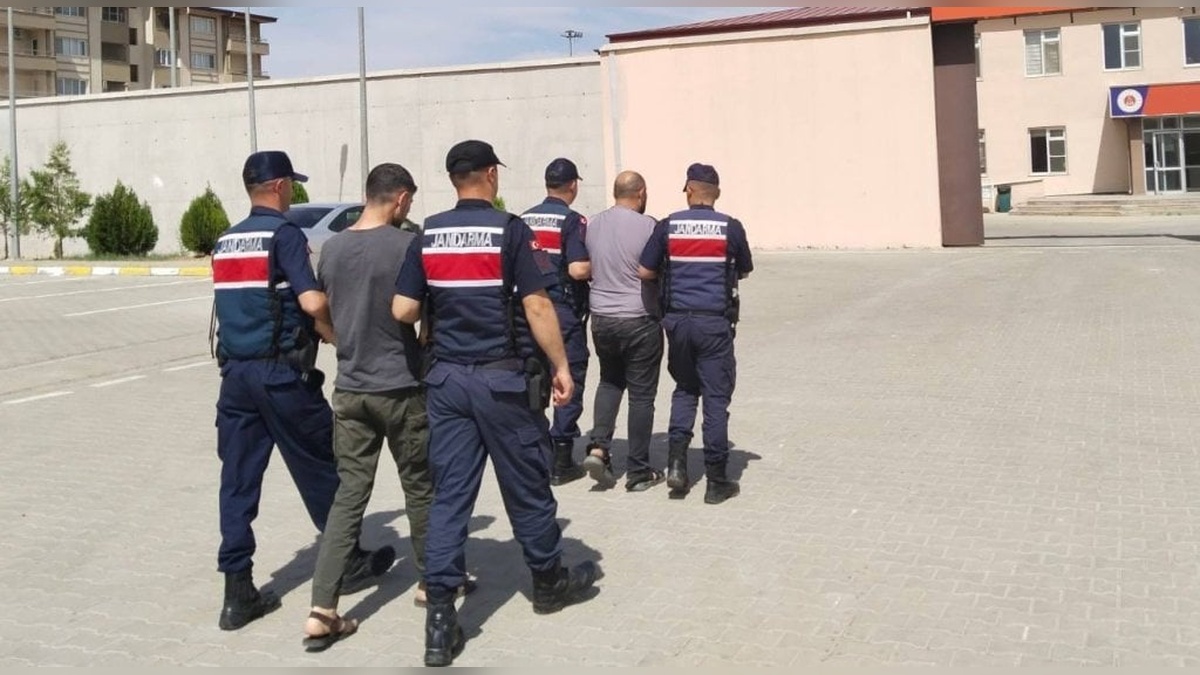 Gaziantep'te 14 kaçak göçmen ve 4 organizatör yakalandı