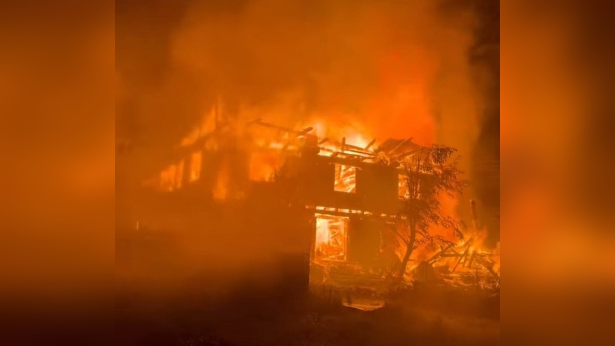 Kastamonu'da ev yangını: İki katlı ahşap ev kullanılamaz hale geldi