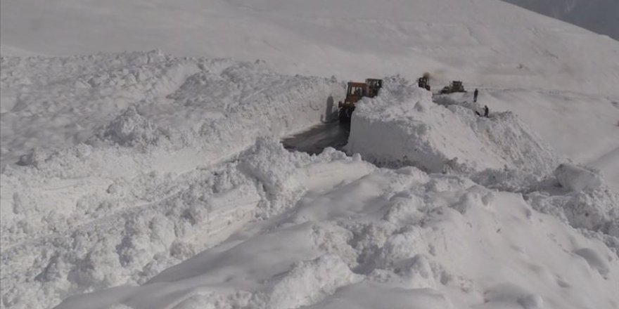 Hakkari-Şırnak kara yolu çığ nedeniyle kapandı