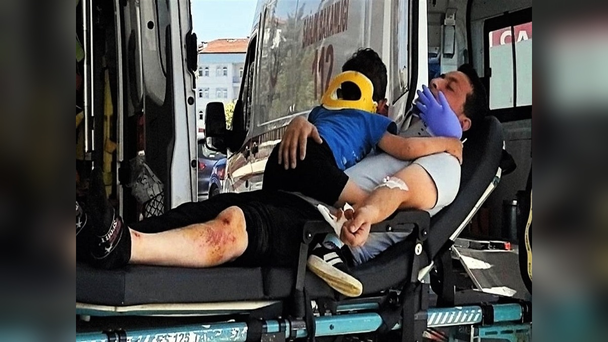 İnegöl'de trafik kazası: Baba ve 2 çocuğu yaralandı