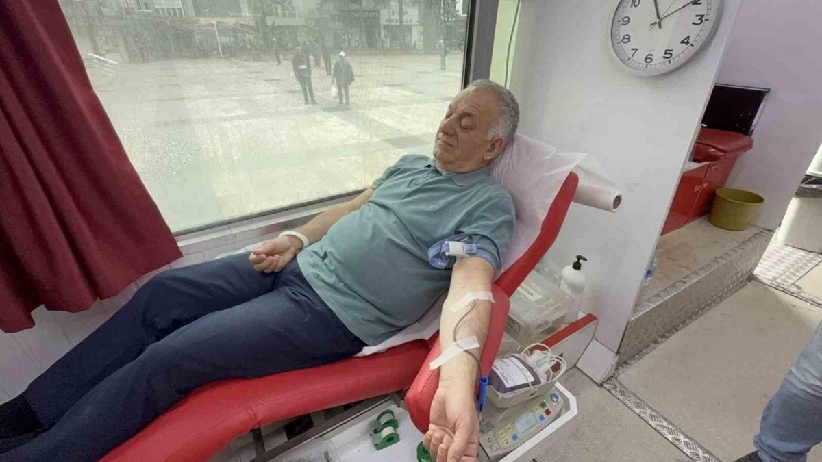 Lokman Ayva, Düzce'de kan bağışında bulundu