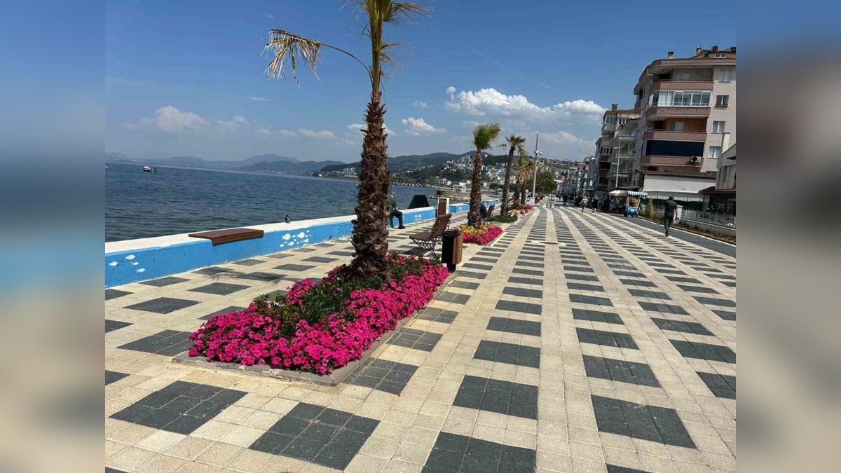 Bursa Büyükşehir Belediyesi, kenti çiçeklerle donatıyor