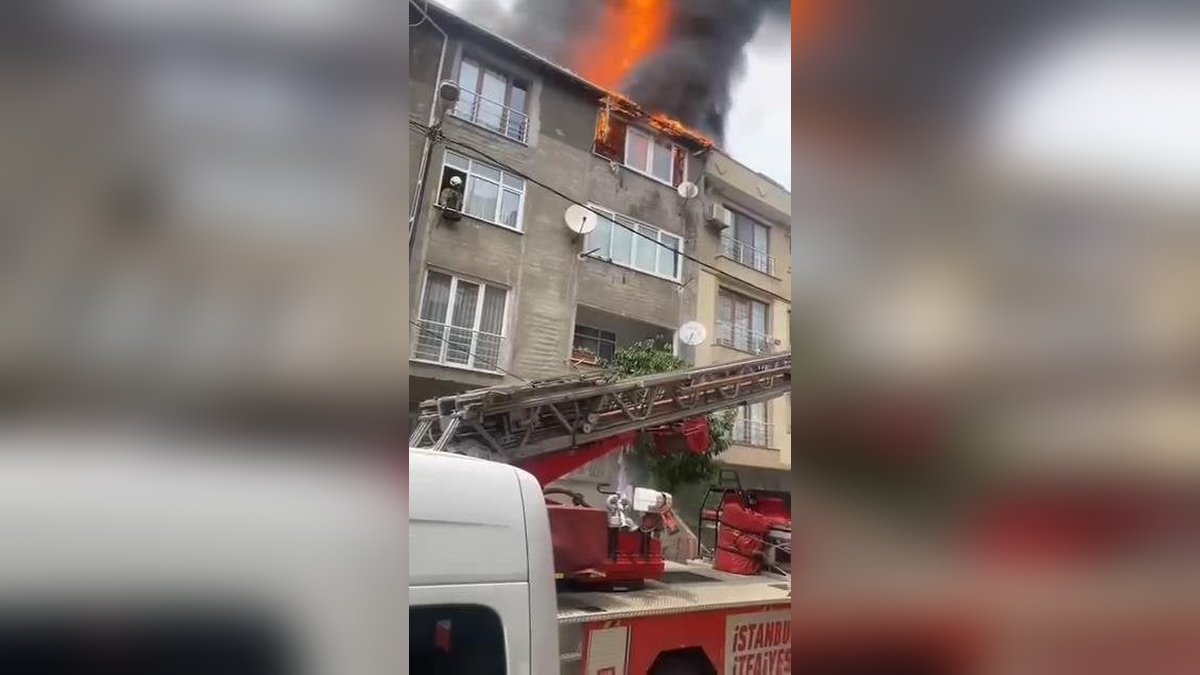 Ataşehir'de çatıda yangın