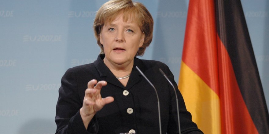 Merkel: Irkçılık bir zehirdir