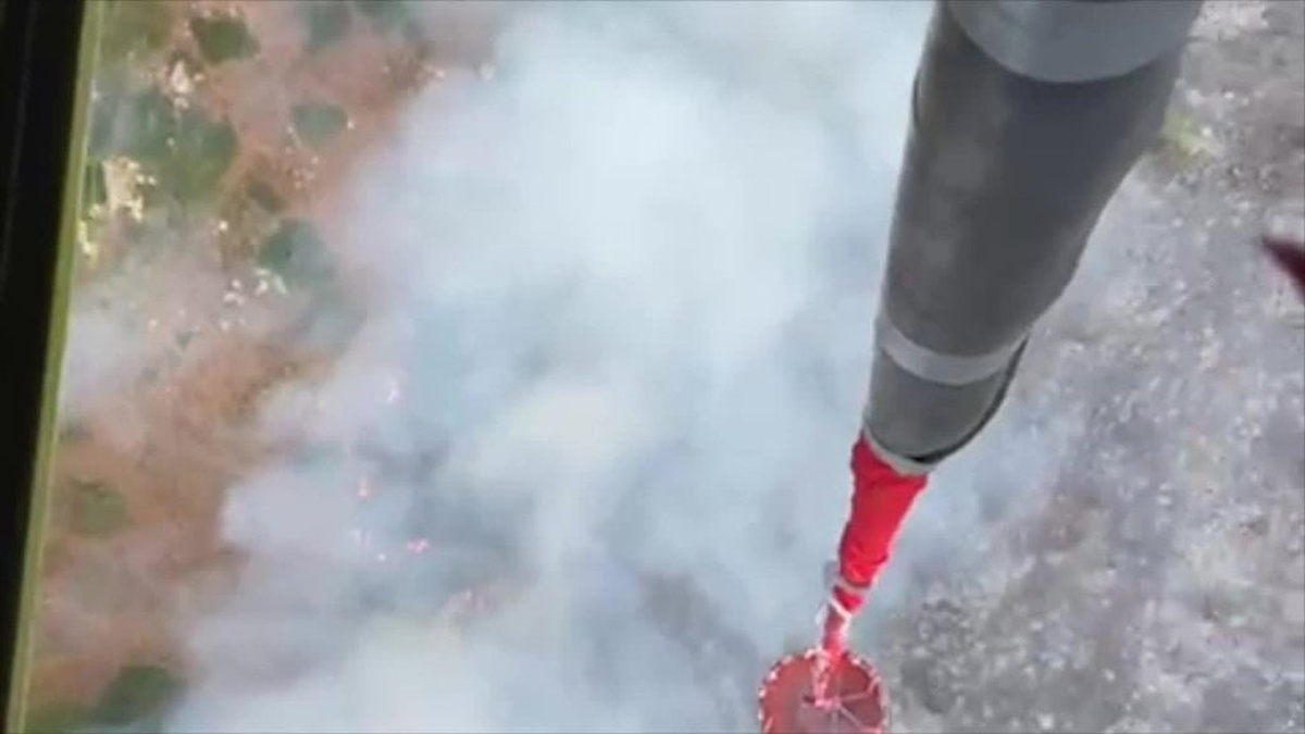 Urla'da orman yangınına müdahale sürüyor